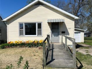 Foreclosed Home - 1015 N MAPLE ST, 62458