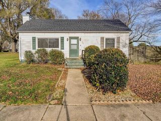 Foreclosed Home - 905 SE 5TH ST, 62546