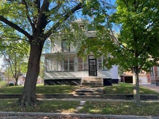 Foreclosed Home - 303 E 3RD ST, 62618