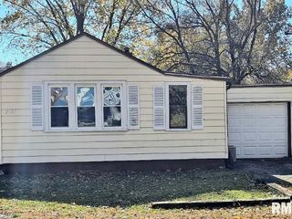 Foreclosed Home - 2601 S WALNUT ST, 62704