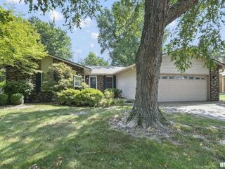 Foreclosed Home - 3204 FORSYTH DR, 62704