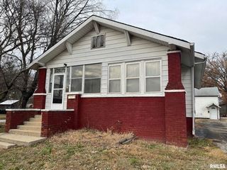 Foreclosed Home - 226 W KELL ST, 62801