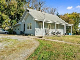 Foreclosed Home - 531 E 6TH ST, 62863