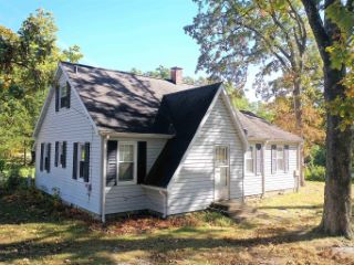 Foreclosed Home - 100 HARDACRE RD, 62881