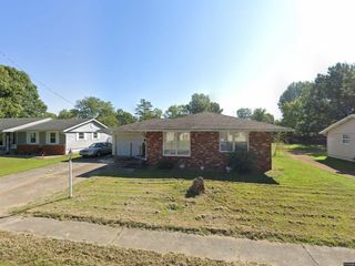 Foreclosed Home - 903 S EISENHOWER DR, 62959
