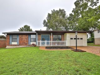 Foreclosed Home - 1172 WHISPERING WINDS DR, 63010