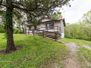 Foreclosed Home - 7447 Twin Ridge Dr, 63016