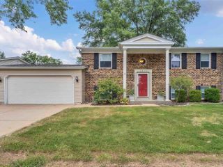 Foreclosed Home - 1215 KINGS TRAIL LN, 63026