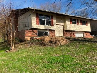 Foreclosed Home - 27 Holly Ln, 63028