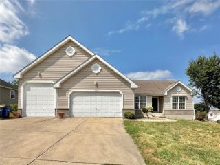 Foreclosed Home - 1903 HAWK POINTE DR, 63028