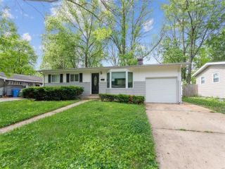 Foreclosed Home - 410 VERSAILLES DR, 63031