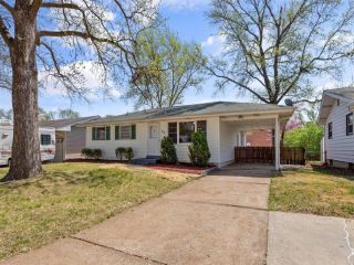 Foreclosed Home - 22 MANOR DR, 63031