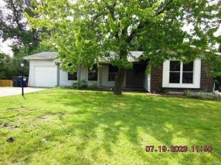 Foreclosed Home - 8 VIZCUYA CT, 63033