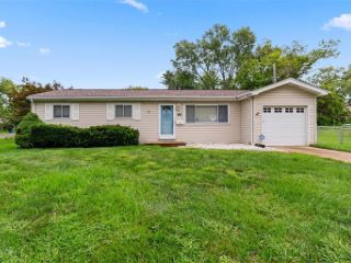 Foreclosed Home - 1310 S WATERFORD DR, 63033