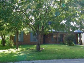 Foreclosed Home - 574 COACH LIGHT LN, 63042