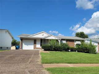Foreclosed Home - 915 SHAMROCK DR, 63042