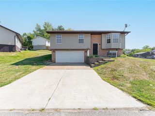 Foreclosed Home - 1113 OREGON TRAILS DR, 63052