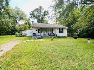 Foreclosed Home - 950 MILL HILL RD, 63077