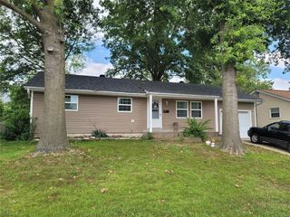 Foreclosed Home - 623 E 8TH ST, 63090