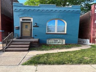 Foreclosed Home - 2825 HICKORY ST, 63104