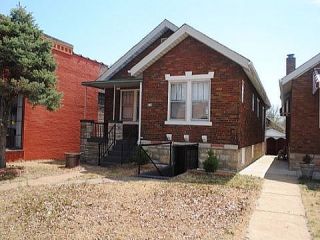 Foreclosed Home - 5218 CHIPPEWA ST, 63109