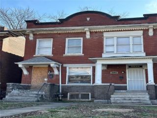 Foreclosed Home - 5946 PLYMOUTH AVE, 63112
