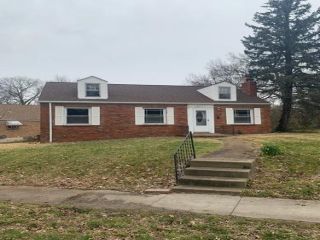 Foreclosed Home - 9001 Pallardy Ln, 63114