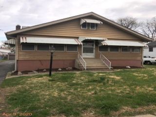Foreclosed Home - 8961 Argyle Ave, 63114