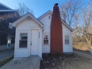 Foreclosed Home - 8518 MIDLAND BLVD, 63114