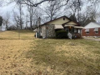 Foreclosed Home - 1937 STILLWATER DR, 63114