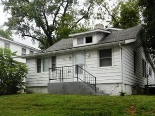 Foreclosed Home - 8311 FLORA AVE, 63114