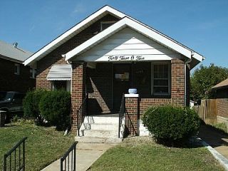 Foreclosed Home - 4305 ROSEWOOD AVE, 63120