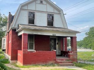 Foreclosed Home - 5541 GENEVIEVE AVE, 63120