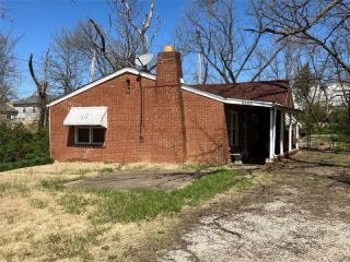 Foreclosed Home - 8937 HIGGINSON DR, 63121