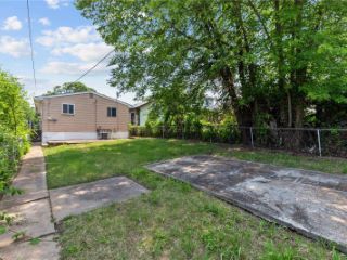 Foreclosed Home - List 100857107