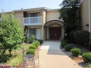 Foreclosed Home - 444 N CLAY AVE APT 2M, 63122