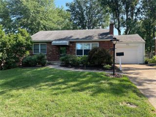 Foreclosed Home - 9232 ALPINE DR, 63123
