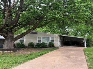 Foreclosed Home - 7912 OAKDALE ST, 63123
