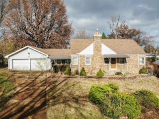Foreclosed Home - 9929 BERWICK DR, 63123