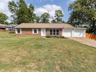 Foreclosed Home - 7215 SHELLBURNE DR, 63123