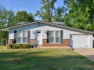 Foreclosed Home - 10959 RIDGE FOREST DR, 63123