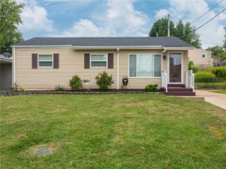 Foreclosed Home - 4212 SWEET GUM DR, 63125