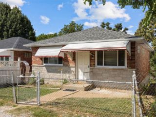 Foreclosed Home - 135 W CARTWRIGHT AVE, 63125