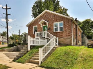 Foreclosed Home - 302 BAYLESS AVE, 63125
