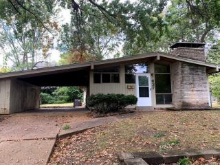 Foreclosed Home - 637 Fieldcrest Dr, 63126