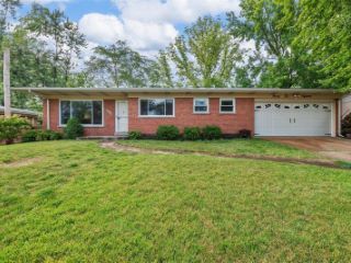 Foreclosed Home - 9218 CLYDESDALE DR, 63126