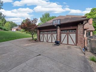 Foreclosed Home - 11023 RAMBLING OAKS DR, 63128