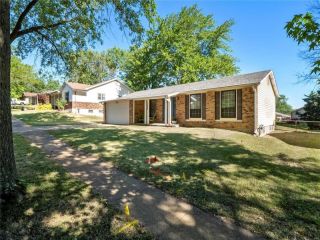 Foreclosed Home - 2609 YAEGER RD, 63129