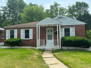 Foreclosed Home - 7834 WAYNE AVE, 63130