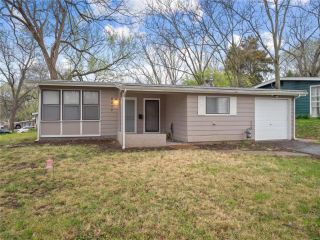 Foreclosed Home - 6817 WATERLEIGH DR, 63134